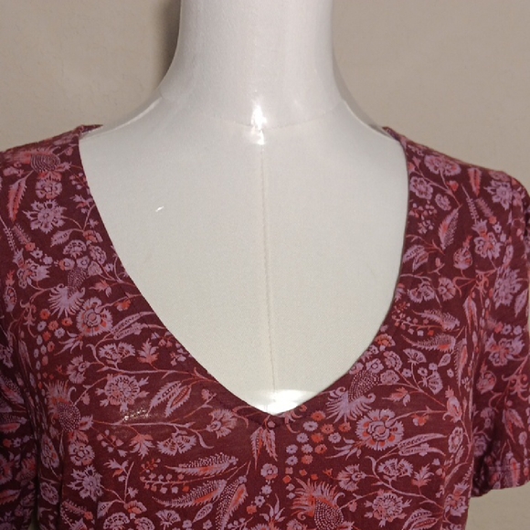 NWT. Lucky Brand Maroon Floral V-Neck Blouse - Picture 3 of 9